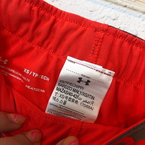 3/$25 🙌🏼 NWT Under Armour Neon Running Athletic Shorts XS - Picture 4 of 5